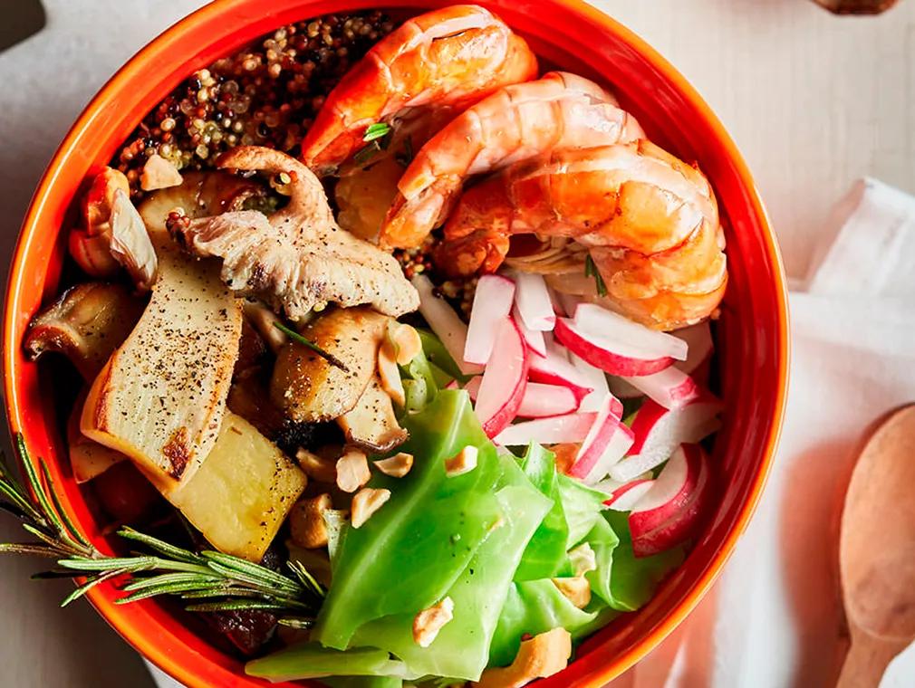 Quinoa-Bowl mit Garnelen & Wasabi-Dip