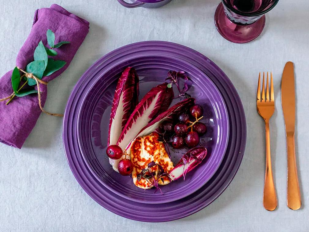 Radicchio-Salat mit gegrillten Trauben und Halloumi