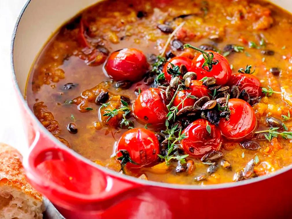 Butternut-Kürbissuppe mit gerösteten Tomaten