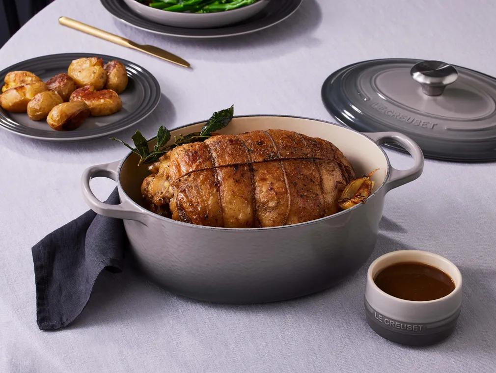 Lammrollbraten mit Minze und Rosmarin