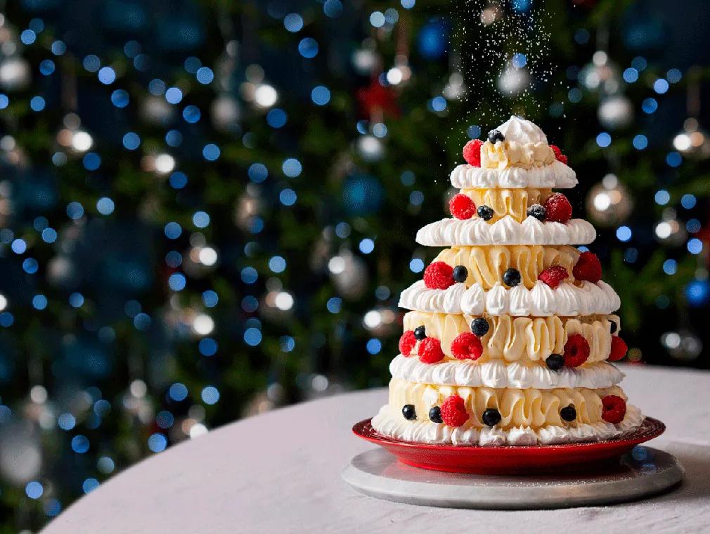 Pavlova-Weihnachtsbaum im Eton-Mess-Stil
