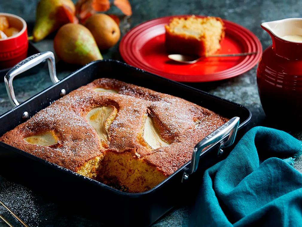 Biskuit-Pudding mit Birne, Melasse und Ingwer