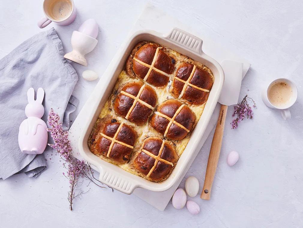 Osterpudding mit Hefebrötchen
