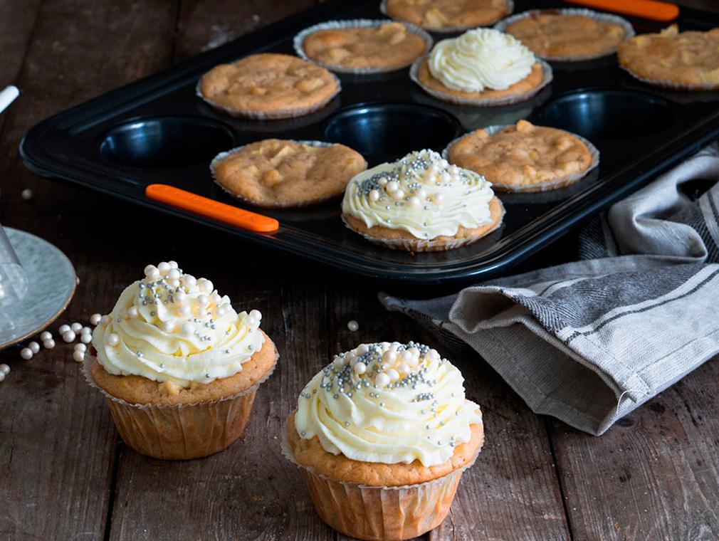 Apfel-Zimt-Muffins mit Frischkäsefrosting und Streuseln